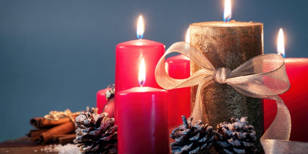Compozitii florale si decoratiuni care aduc spiritul Craciunului in casa ta