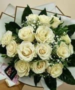 Buchet trandafiri albi și Gypsophila, fotografia 2
