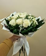 Buchet trandafiri albi și Gypsophila, fotografia 3