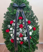 Coroană funerară cu 20 de garoafe de Olanda și Gypsophila, de la Florăria Dana din Cluj-Napoca
