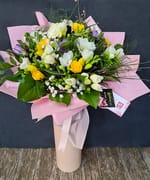 Buchet de frezii multicolore, fotografia 3