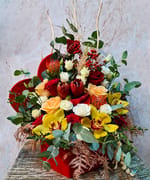 Inimă mare de catifea cu trandafiri roșii, orhidee Cymbidium, amaryllis și leucospermum, Cluj-Napoca