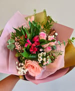 Buchet Pink Princess din patru fire roz, creat de Florăria Dana în Cluj-Napoca