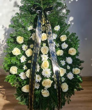 Coroană 18 trandafiri albi și crizantemă