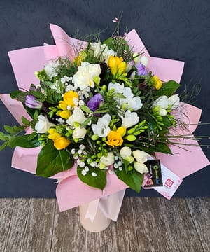 Buchet de frezii multicolore