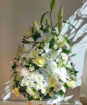 Aranjament funerar piramidal mare
