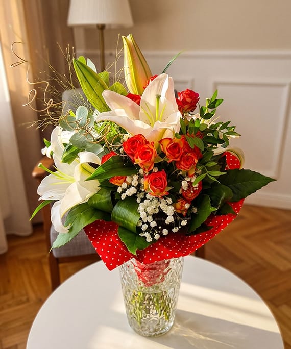 Buchet crin Imperial și miniroză roșie, fotografia 3