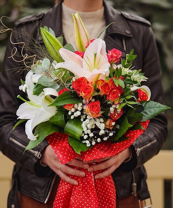 Buchet crin Imperial și miniroză roșie, fotografia 6