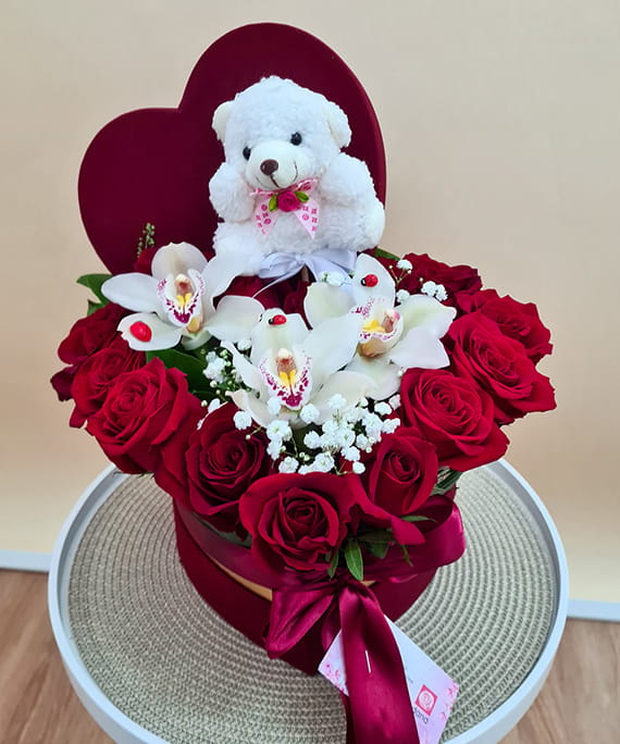 Inimioară trandafiri și Cymbidium, fotografia 3