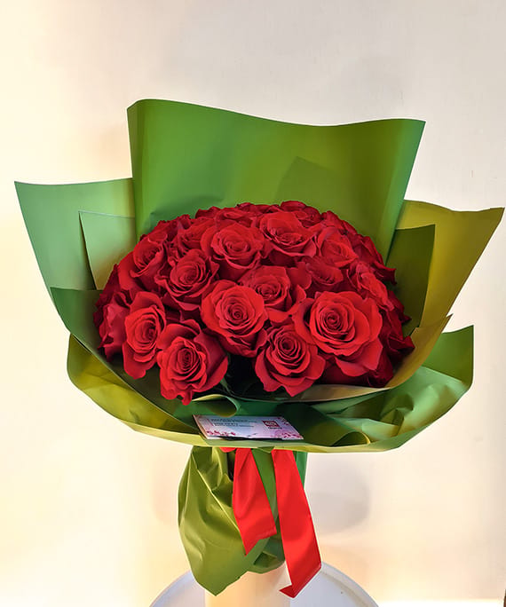 buchet 33 trandafiri rosii 1 buchet 33 trandafiri rosii 1