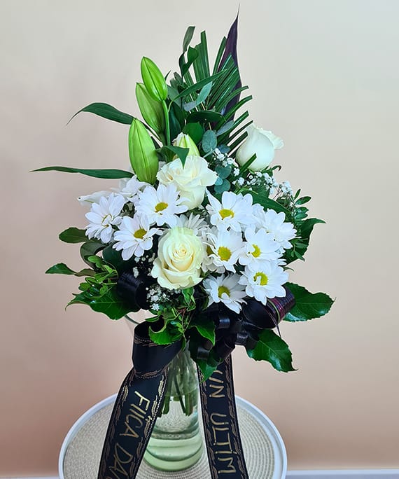 Buchet funerar crin și crizantemă 1 Buchet funerar crin si crizantema 1
