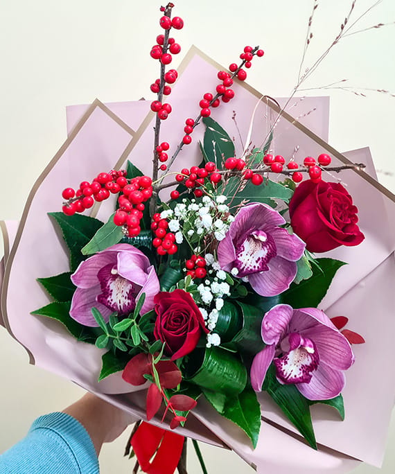 Buchet cu Ilex si Orhidee 1