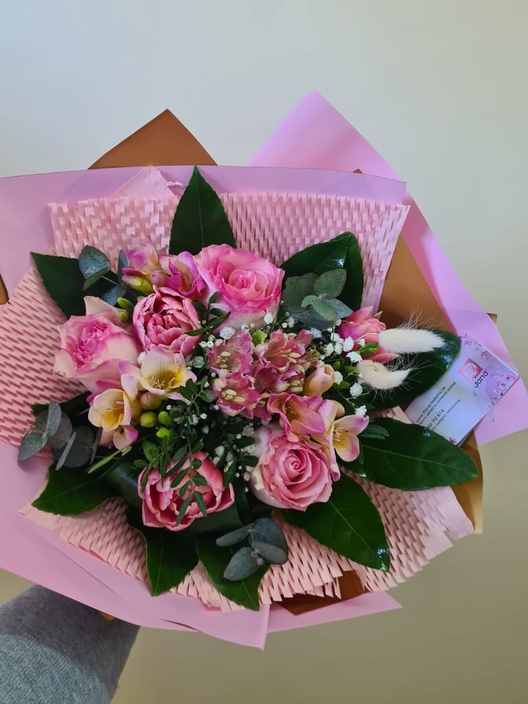 Aprilie, luna renașterii: culoare, emoție și tradiție 11 6