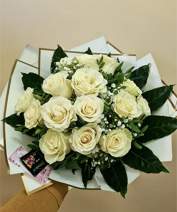 Buchet trandafiri albi și Gypsophila 1 Buchet trandafiri albi si Gypsophila 1