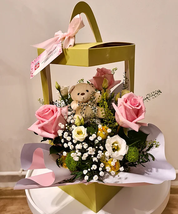 cutie flori mix cu ursulet 1
