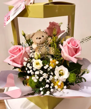 cutie flori mix cu ursulet 2