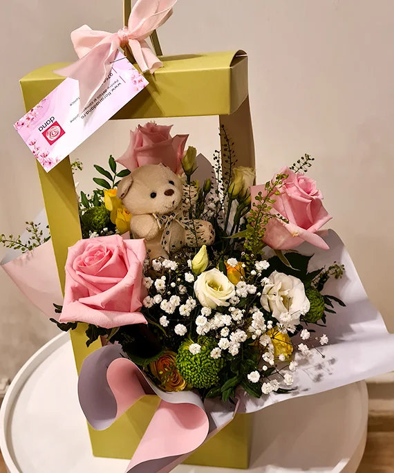 cutie flori mix cu ursulet 3