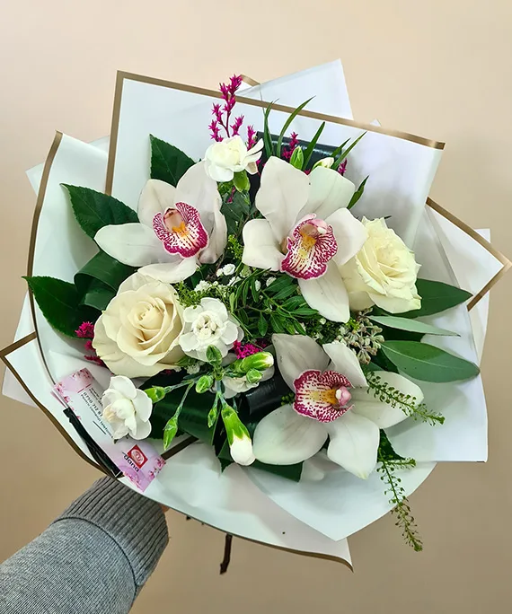 Buchet trandafiri si orhidee 1 1