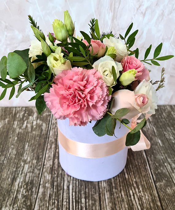Cutie alba cu flori roz 3