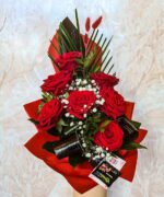 Buchet-7-trandafiri-rosii-piramidal-2.jpg