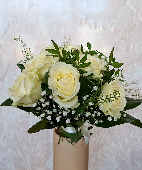 Buchet funerar 8 trandafiri albi 3