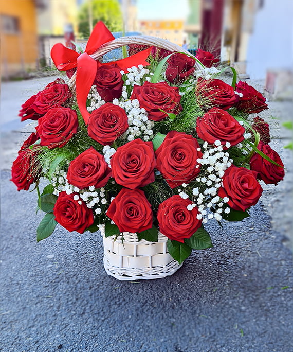 Cos cu 31 de trandafiri rosii 3