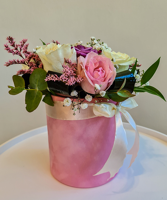 Cutie roz cu trandafiri mix 5
