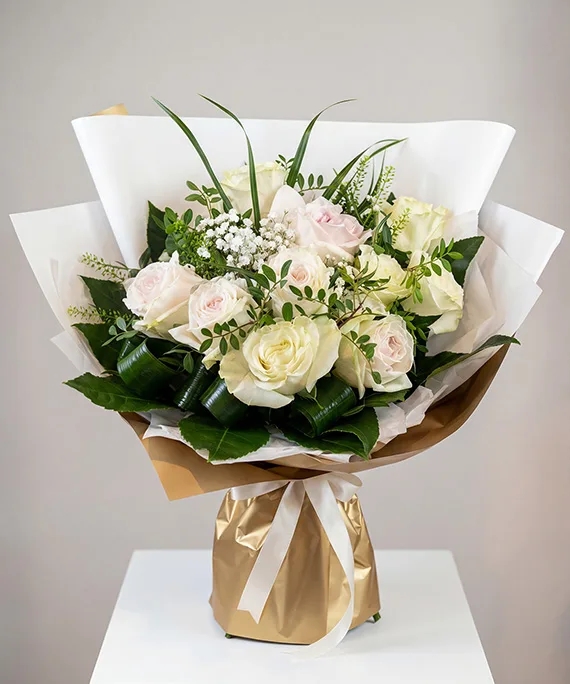 Buchet trandafiri albi si roz 1