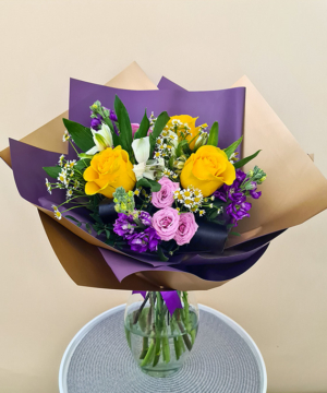 Buchet mix de trandafiri galbeni