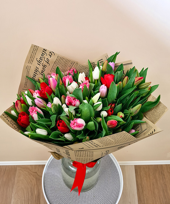 Invită arome de primăvară în casa ta prin intermediul florilor 5 101 lalele multicolore 1 Copy
