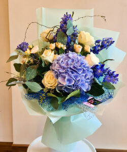 Splendoarea trandafirilor în diverse aranjamente florale 6 buchet blue royal 1 1