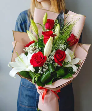 Buchet Crin Imperial și Trandafir roșu