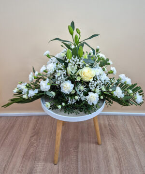 Aranjament Funerar Alb pe Ventuza